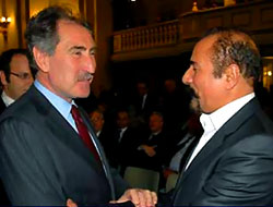 Bakan Günay Şivan'la şarkı söyledi