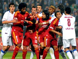 Galatasaray Avni Aker'de yıkıldı