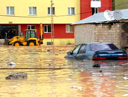 Ağrı sele teslim oldu
