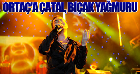 Serdar Ortaç'a çatal, bıçak yağmuru