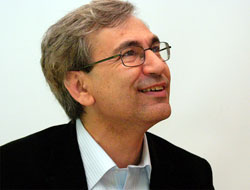 Orhan Pamuk, Arnavutluk Meclisi'nde