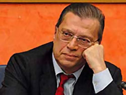 Mesut Yılmaz yine sahnede