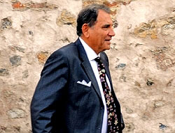 Profesöre askerden adım adım takip