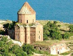 İki Bin Vanlı Ermenilere Evlerini Açtı