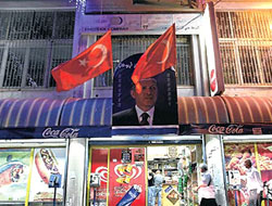 Mossad'a Erdoğan posteri için kafa tuttu