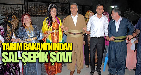 Tarım Bakanı'nından Şal-şepikle halay!