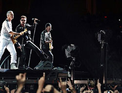 U2 İstanbul'u sarstı geçti