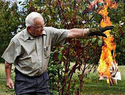 Beyaz Saray önünde Kur'an yırttılar!