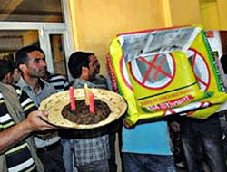 BDP'lilerden Cemil Çiçek'e kına