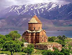 Akdamar Kilisesi ayine hazır