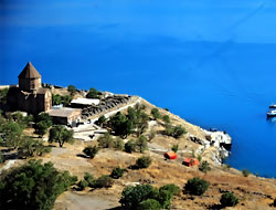 Akdamar Kilisesi'nde 95 yıl sonra ilk ayin