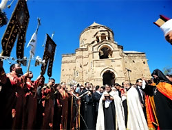 Akdamar'da 95 yıl sonra ilk ayin yapıldı