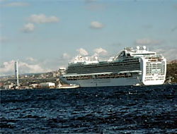Dev yolcu gemisi İstanbul'da