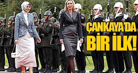 Hayrünnisa Gül askeri selamladı