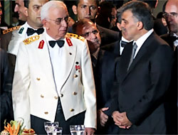 Köşke karşı asker resepsiyonu!