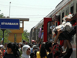 Diyarbakır Garı'ndan, umuda yolculuk Video