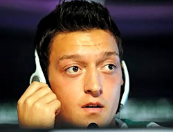 Mesut Özil rekor kırdırıyor!