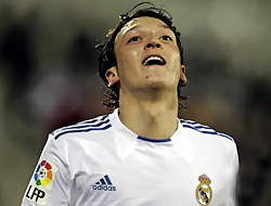 Mesut attı, Kaka ilk kez oynadı