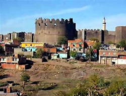 Surlar gecekondulardan kurtuluyor