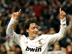 Mesut, Real Madrid'i finale çıkardı