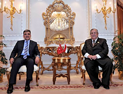 Gül, Talabani ile Kuveyt'te görüştü