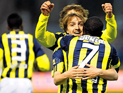 Fener, uygun adım zirveye