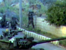 Suriye ordusu tanklarla Dera'ya girdi