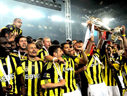 Fenerbahçeli futbolcular umre yolcusu