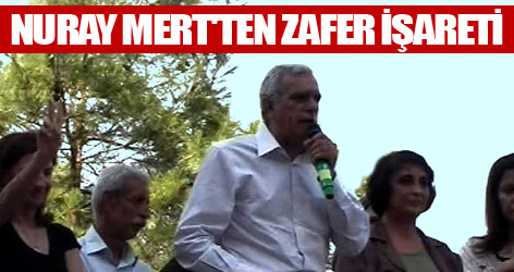 Nuray Mert'ten BDP otobüsünde zafer işareti