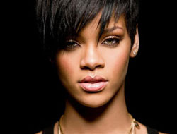 Depremi dünyaya Rihanna duyurdu