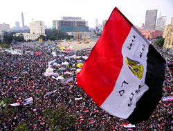 Mısır'da Tahrir ayakta, Tantavi direniyor...