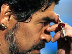 Maradona Pele'le dalga geçti