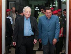 Chavez, Noam Chomsky'yi kabul etti