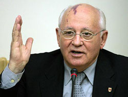 Gorbaçov: Putin siyaseti bırakmalı