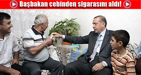 Başbakan cebinden sigarasını aldı! Video