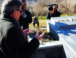 Musa Anter'in oğlu 20 yıl sonra babasının mezarıda