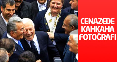 Cenazede kahkaha fotoğrafı!