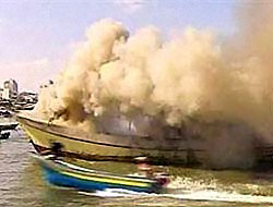 İsrail'in vurduğu tekne kıyıya yanarak ulaştı