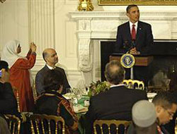 Obama iftar yemeği verdi, Ali'yi övdü