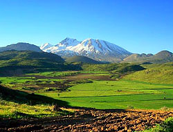 Erciyes Dağı'na kar yağdı