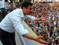 Demirtaş: Leyla'yı Leyla yapan Mecnun'un aşkıdır