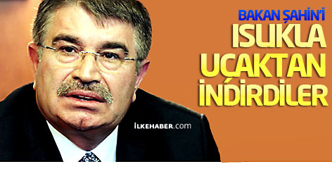 Bakan Şahin'i ıslıkla uçaktan indirdiler