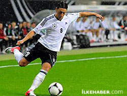 Mesut Özil: Türkiye'de tuttuğum takım...