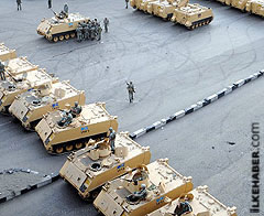 Mısır tankları 32 yıl sonra İsrail sınırında