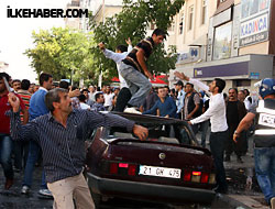 Bingöl'de BDP binasına saldırı