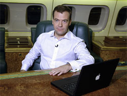 Medvedev: Batı'nın para ve teknolojisine ihtiyacımız var