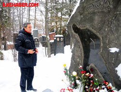 Kadir İnanır Rusya'da Nazım'ın mezarını ziyaret etti