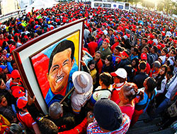 Hugo Chavez’i milyonlar uğurladı