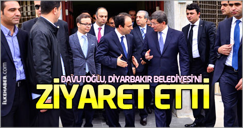 Davutoğlu, Diyarbakır Belediyesi'ni ziyaret etti