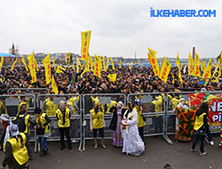 Newroz kutlamalarına on binler katılıyor